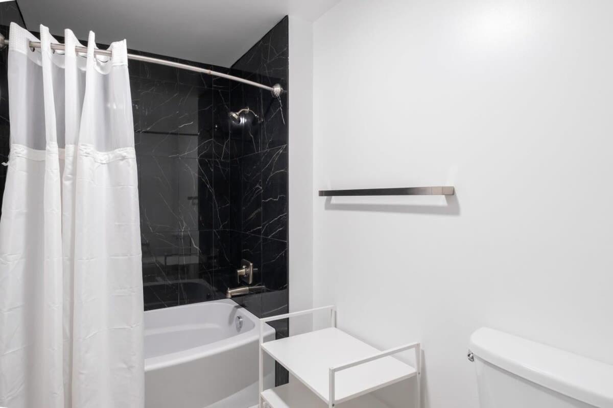 4B 2Ba Luxury Central Apartment With Gym Charlotte Dış mekan fotoğraf